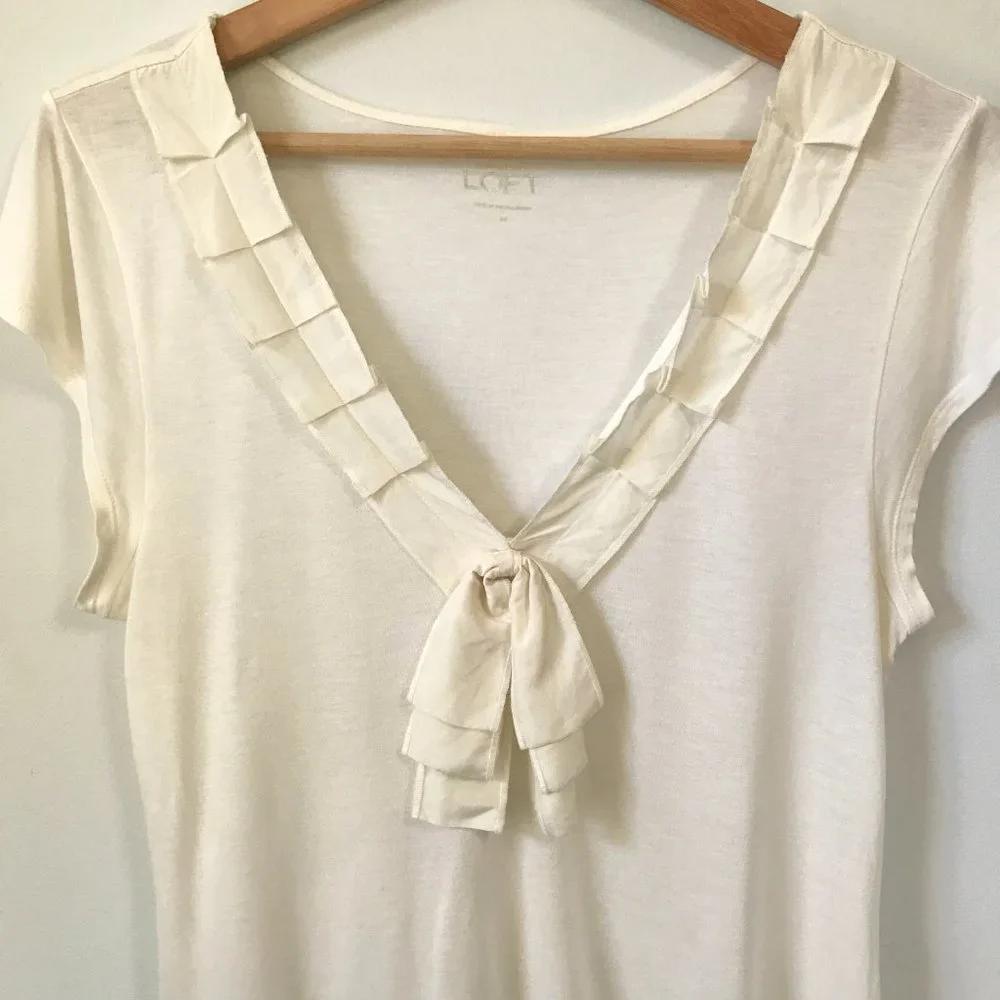 Ann Taylor LOFT Cream T-Shirt Blouse, Size M - Picture 4 of 10